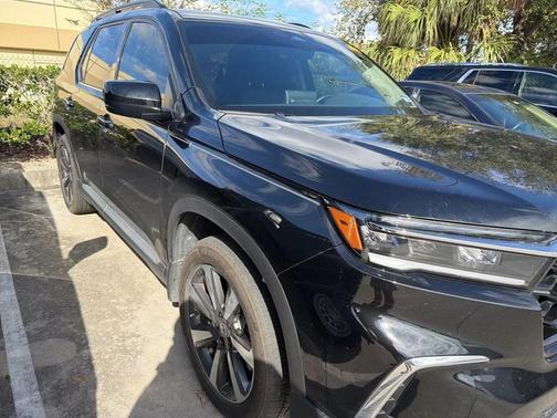 2025 Honda Pilot Touring 8-Passenger