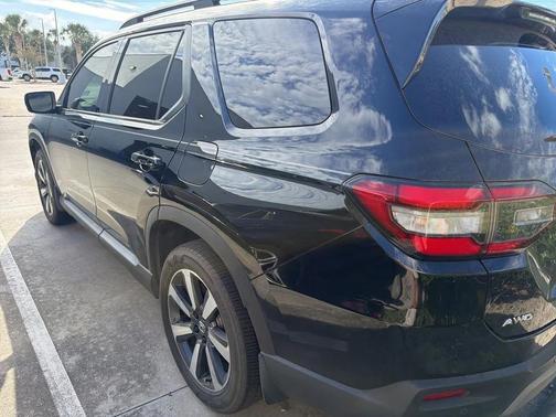 2025 Honda Pilot Touring 8-Passenger