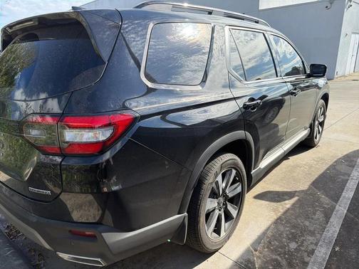 2025 Honda Pilot Touring 8-Passenger