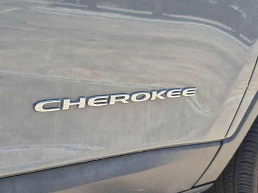 Sting-Gray Clearcoat 2020 Jeep Cherokee Limited