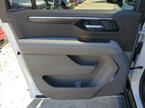 2025 Chevrolet Suburban LS