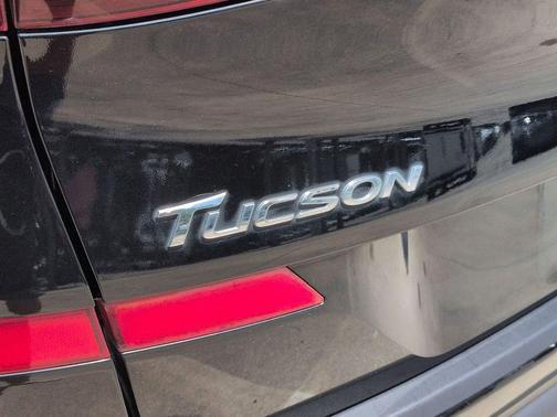 Black Noir Pearl 2019 Hyundai TUCSON SE