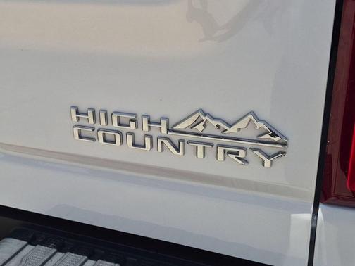 Iridescent Pearl Tricoat 2022 Chevrolet Silverado 3500 High Country