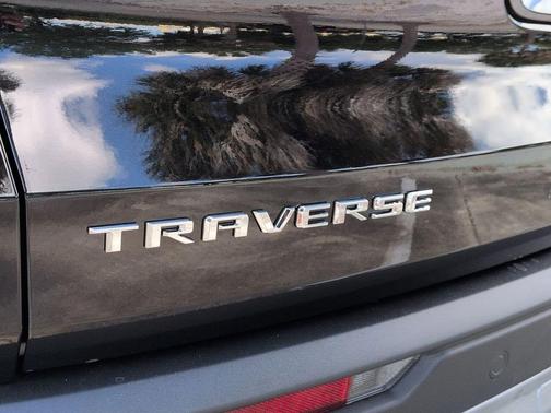 Mosaic Black Metallic 2026 Chevrolet Traverse LT