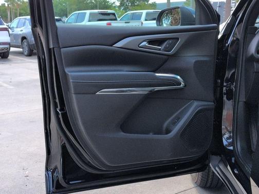 Mosaic Black Metallic 2026 Chevrolet Traverse LT