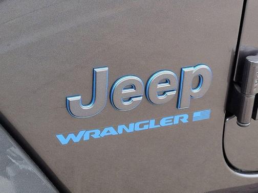 Granite Crystal Metallic Clearcoat 2025 Jeep Wrangler 4xe Sahara