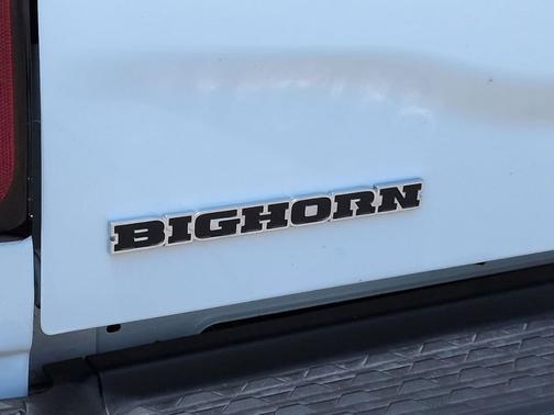 Bright White Clearcoat 2026 RAM 2500 Big Horn Crew Cab 4x4 6'4' Box
