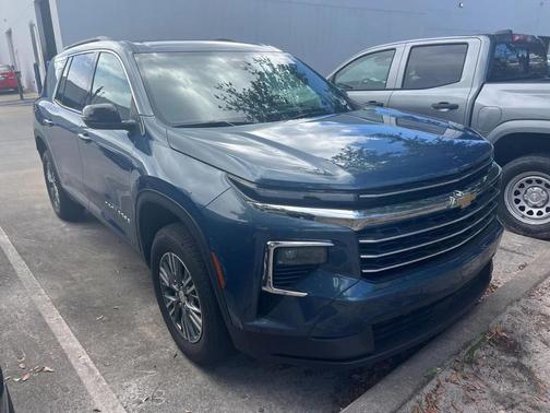 2025 Chevrolet Traverse LT