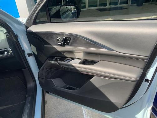 2025 Cadillac LYRIQ Sport