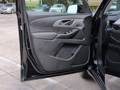 Mosaic Black Metallic 2020 Chevrolet Traverse LS