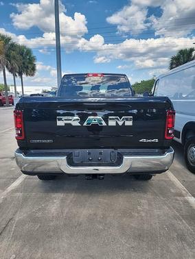 Diamond Black Crystal Pearlcoat 2026 RAM 2500 Big Horn Crew Cab 4x4 6'4' Box