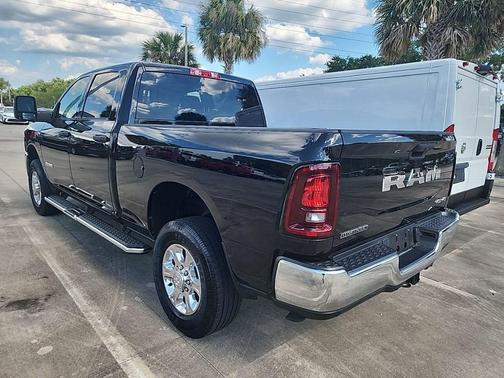 Diamond Black Crystal Pearlcoat 2026 RAM 2500 Big Horn Crew Cab 4x4 6'4' Box