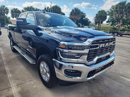 Diamond Black Crystal Pearlcoat 2026 RAM 2500 Big Horn Crew Cab 4x4 6'4' Box