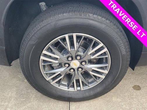 2025 Chevrolet Traverse LT