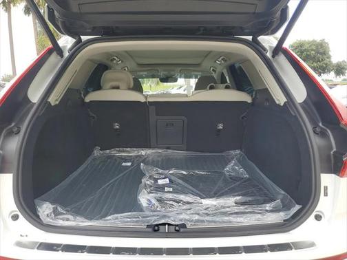 2025 Volvo XC60 Plus