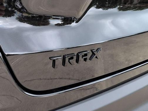 Mosaic Black Metallic 2026 Chevrolet Trax FWD 2RS