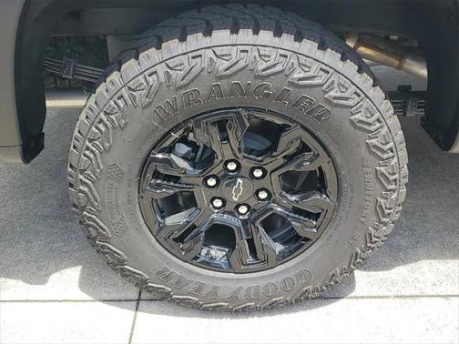 2025 Chevrolet Silverado 1500 ZR2
