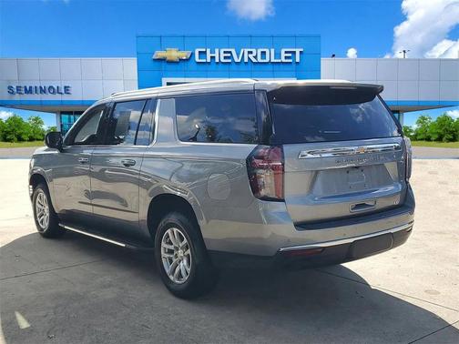 2023 Chevrolet Suburban LT