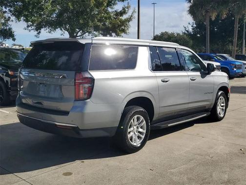 2023 Chevrolet Suburban LT