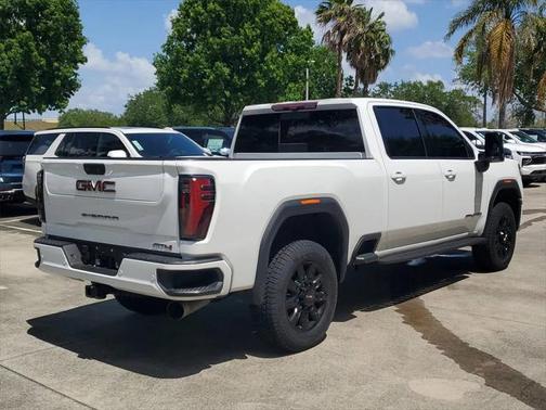 2024 GMC Sierra 2500 AT4