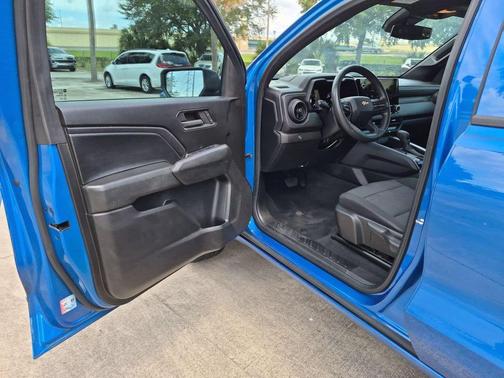 Glacier Blue Metallic 2024 Chevrolet Colorado WT