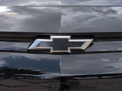 Mosaic Black Metallic 2027 Chevrolet Bolt LT FWD