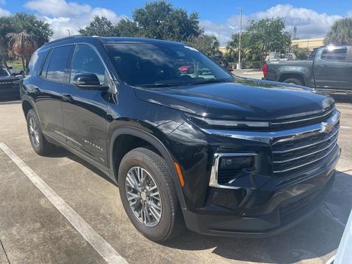 2025 Chevrolet Traverse LT