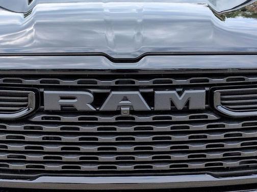 Diamond Black Crystal Pearlcoat 2026 RAM 1500 Big Horn/Lone Star
