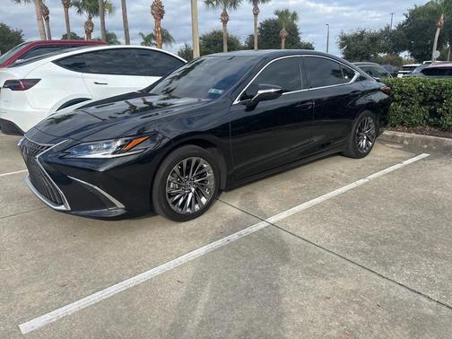 2024 Lexus ES 300h Ultra Luxury