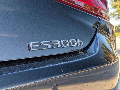 2024 Lexus ES 300h Ultra Luxury