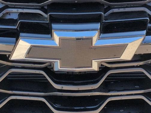 Mosaic Black Metallic 2026 Chevrolet Trax LT