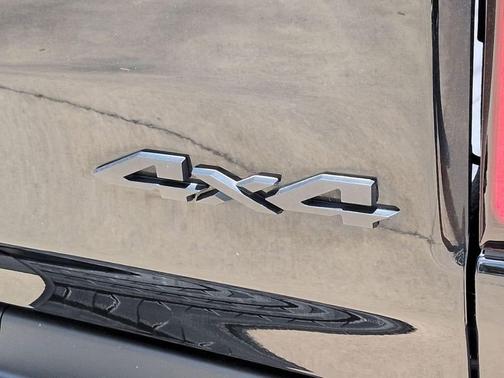 Diamond Black Crystal Pearlcoat 2021 RAM 1500 TRX