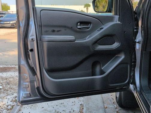 2025 Nissan Frontier S