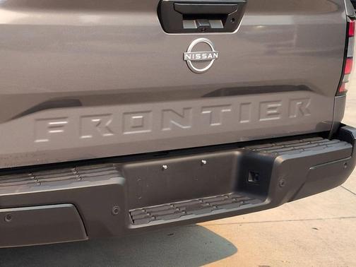 2025 Nissan Frontier S