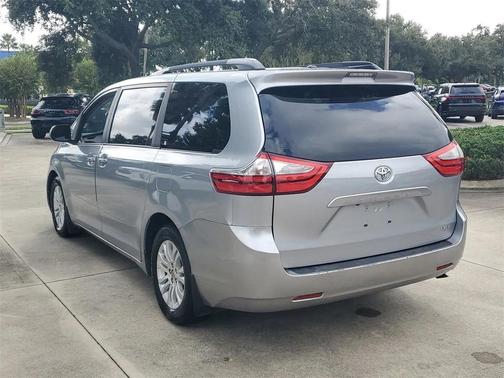 2016 Toyota Sienna XLE