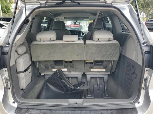 2016 Toyota Sienna XLE
