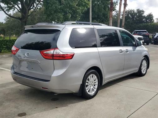 2016 Toyota Sienna XLE