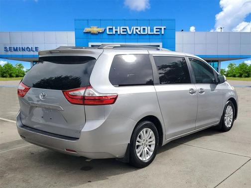 2016 Toyota Sienna XLE