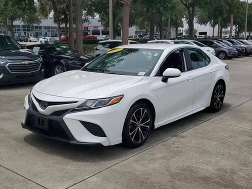 2020 Toyota Camry SE