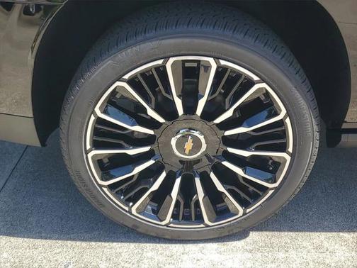 2025 Chevrolet Suburban 4WD High Country