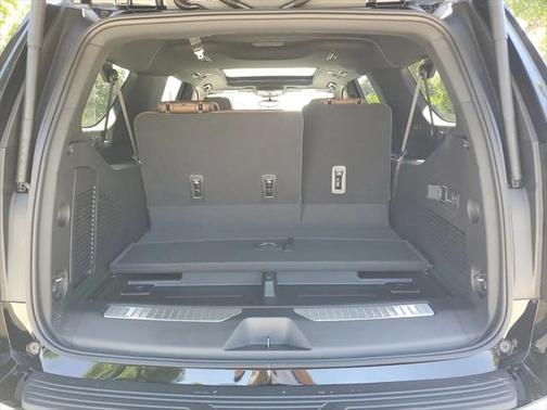 2025 Chevrolet Suburban 4WD High Country