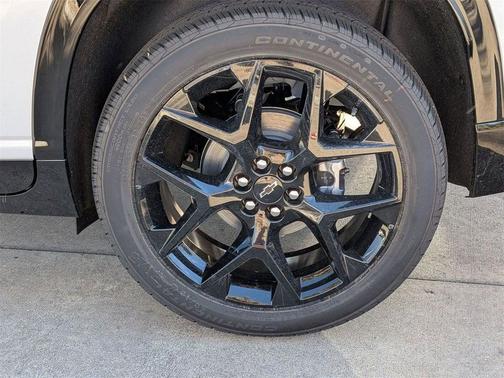 Polar White Tricoat 2026 Chevrolet Traverse RS