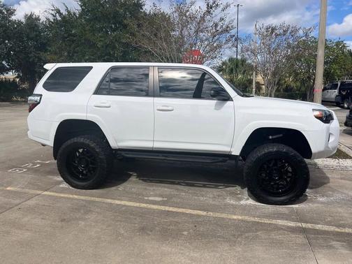 2022 Toyota 4Runner SR5