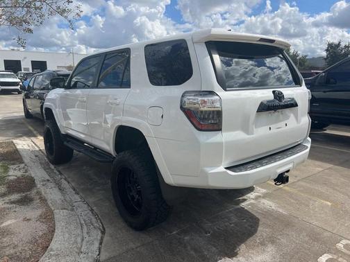 2022 Toyota 4Runner SR5