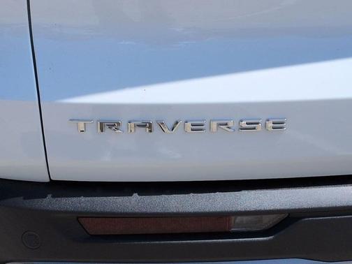 Summit White 2026 Chevrolet Traverse LT