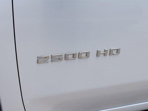 Iridescent Pearl Tricoat 2024 Chevrolet Silverado 2500 LT