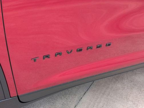Radiant Red Tintcoat 2026 Chevrolet Traverse AWD Z71