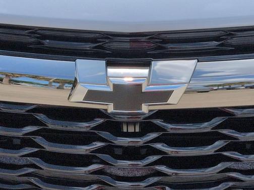 Iridescent Pearl Tricoat 2026 Chevrolet Trailblazer RS