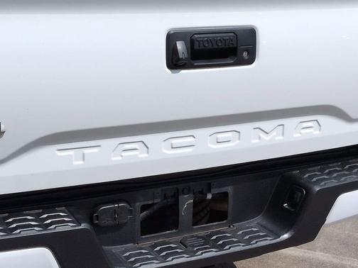 White 2022 Toyota Tacoma SR