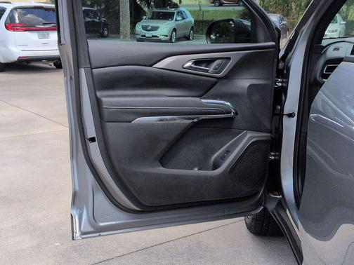 Sterling Gray Metallic 2026 Chevrolet Traverse LT